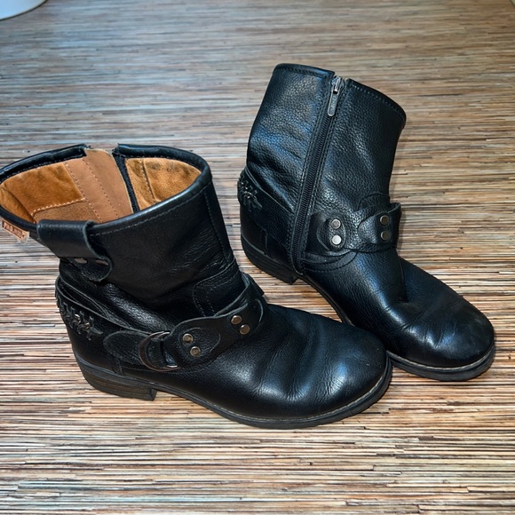 Pikolinos Black Vintage style Buckled Booties - Picture 2 of 8